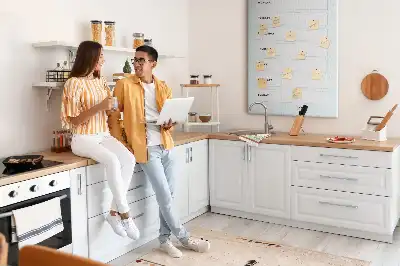 Kolorowa tablica korkowa harmonogram tygodniowy