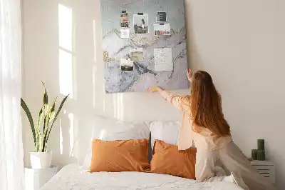 Kolorowa tablica korkowa wzór klasyczny marmur