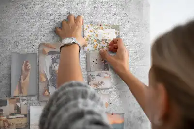 Tablica korkowa ze wzorem ściany z betonu