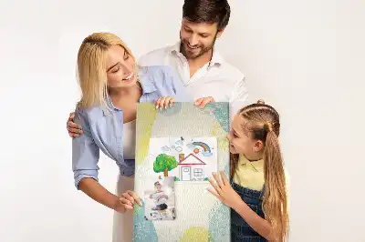 Kolorowa tablica korkowa z dekoracyjną obwódką