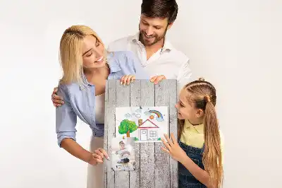 Kolorowa tablica korkowa z motywem desek drewnianych
