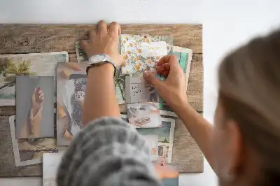 Tablica korkowa dla dzieci na zdjęcia w stylu polaroid