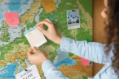 Tablica korkowa z mapą świata Geografia