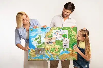 Tablica korkowa z mapą świata Geografia