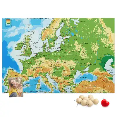 Tablica korkowa z mapą świata Geografia