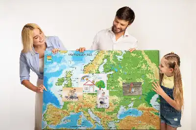 Tablica korkowa z mapą świata Geografia
