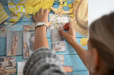 Tablica korkowa z motywem akcesoriów plażowych