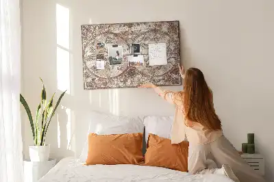 Korkowa tablica z nadrukiem antycznej mapy atlasu