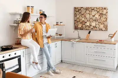 Ozdobna tablica korkowa z motywem drewnianych korków do wina