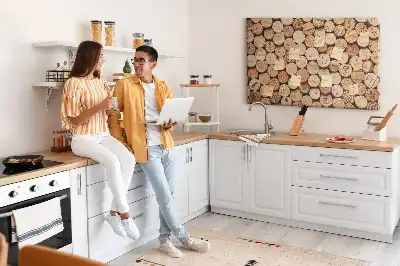 Ozdobna tablica korkowa z motywem drewnianych korków do wina