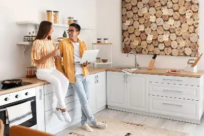 Ozdobna tablica korkowa z motywem drewnianych korków do wina