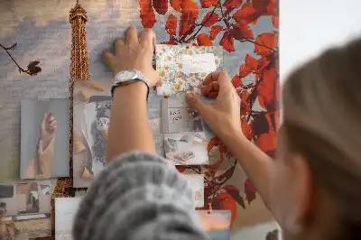 Tablica korkowa z motywem Wieży Eiffla