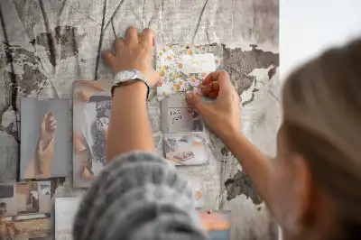 Ozdobna tablica korkowa z wzorem mapy świata