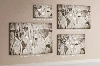 Ozdobna tablica korkowa z wzorem mapy świata