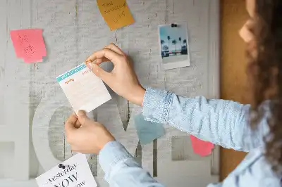 Ozdobna tablica korkowa na ścianę Typografia Home do salonu