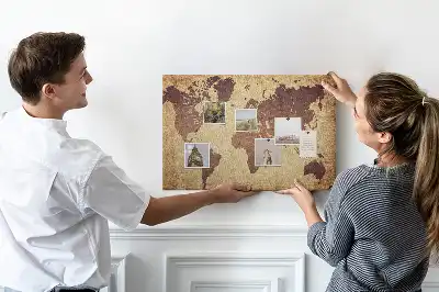 Ozdobna tablica korkowa z mapą świata w dawnym stylu