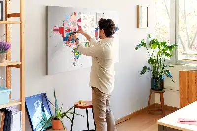 Tablica korkowa dla dzieci z mapą i flagami państw