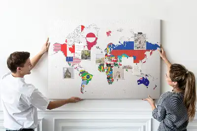 Tablica korkowa dla dzieci z mapą i flagami państw