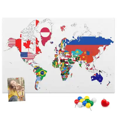 Tablica korkowa dla dzieci z mapą i flagami państw