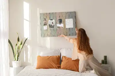 Korkowa tablica z motywem kolorowych desek