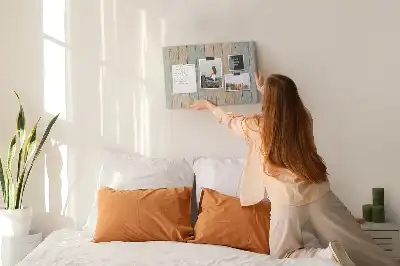 Korkowa tablica z motywem kolorowych desek