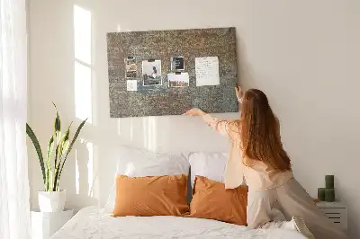 Tablica korkowa z motywem rdzy na metalu