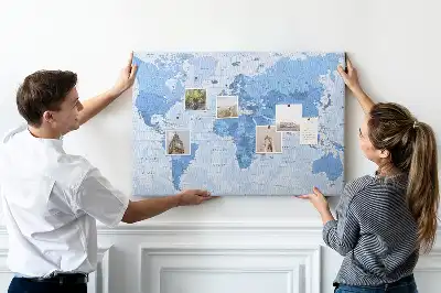 Tablica korkowa dla dzieci z mapą polityczną świata