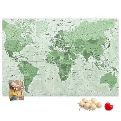 Tablica korkowa z mapą świata i granicami państwowymi