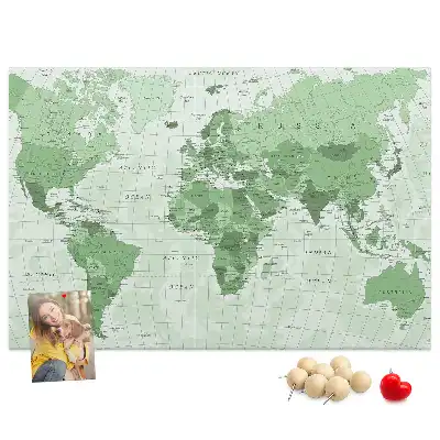 Tablica korkowa z mapą świata i granicami państwowymi