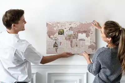 Tablica korkowa dla dzieci z mapą polityczną świata
