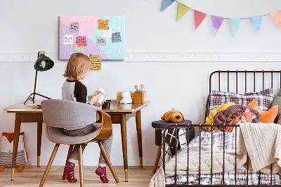 Ozdobna tablica korkowa w pastelowy wzór