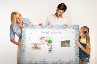 Zimowy tygodniowy planer na tablicy korkowej dla dzieci