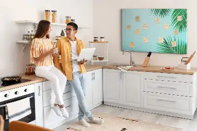 Tablica korkowa w ramie z palm