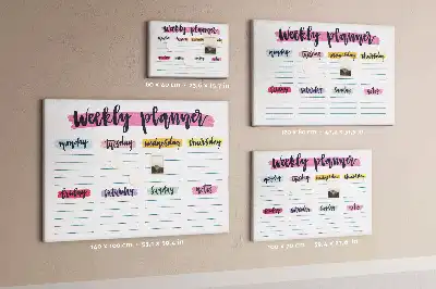 Tablica korkowa z ręcznie pisanym planerem