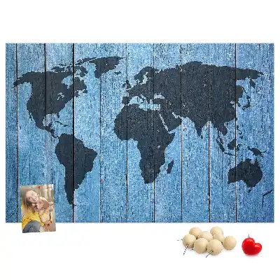 Ozdobna tablica korkowa z motywem rustykalnej mapy globu