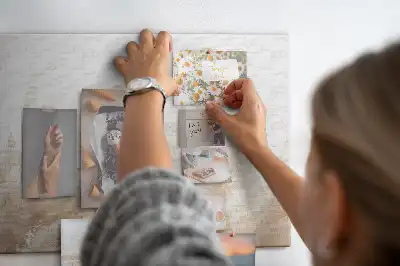 Tablica korkowa z abstrakcyjnym motywem zboża
