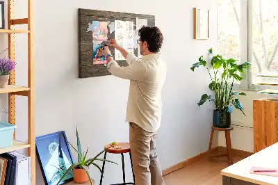 Tablica korkowa z nadrukiem mapy świata na deskach