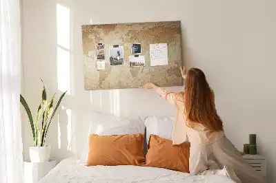 Tablica korkowa z motywem postarzanej mapy kontynentów