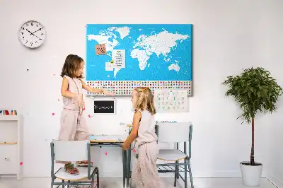 Ozdobna tablica korkowa z mapą konturową państw