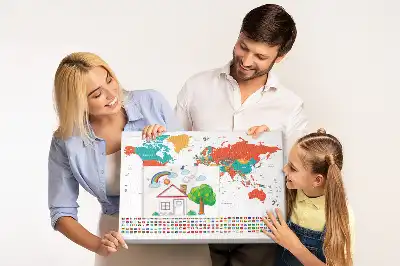 Korkowa tablica z kolorową mapą świata