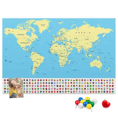 Klasyczna mapa świata na tablicy korkowej