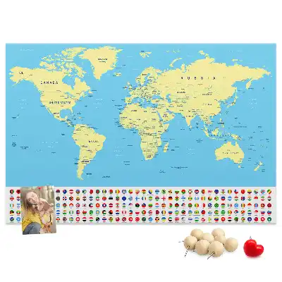 Klasyczna mapa świata na tablicy korkowej