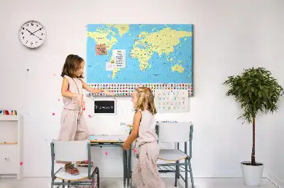 Klasyczna mapa świata na tablicy korkowej