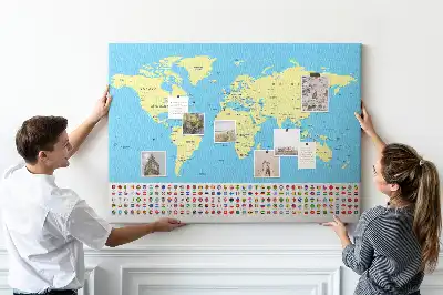 Klasyczna mapa świata na tablicy korkowej
