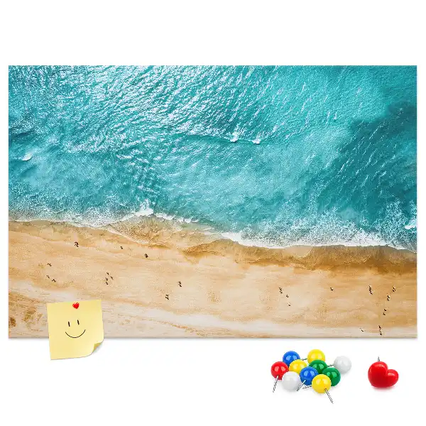 Tablica korkowa dla dzieci z motywem morza, plaży i ludzi