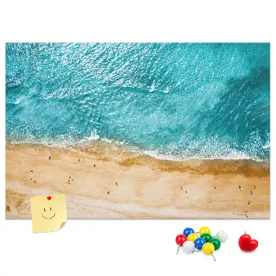 Tablica korkowa dla dzieci z motywem morza, plaży i ludzi