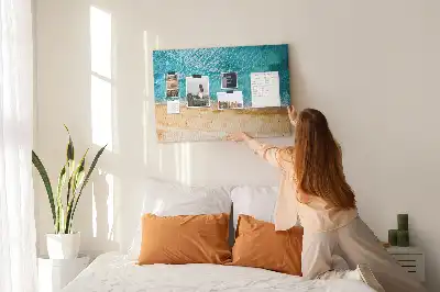 Tablica korkowa dla dzieci z motywem morza, plaży i ludzi