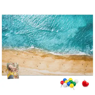 Tablica korkowa dla dzieci z motywem morza, plaży i ludzi