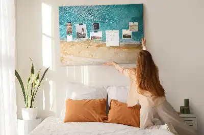 Tablica korkowa dla dzieci z motywem morza, plaży i ludzi