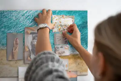 Tablica korkowa dla dzieci z motywem morza, plaży i ludzi